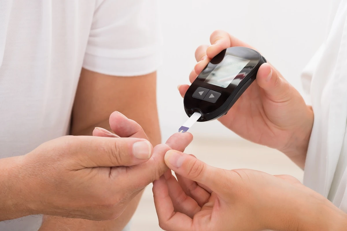 Diabetes Test am Finger