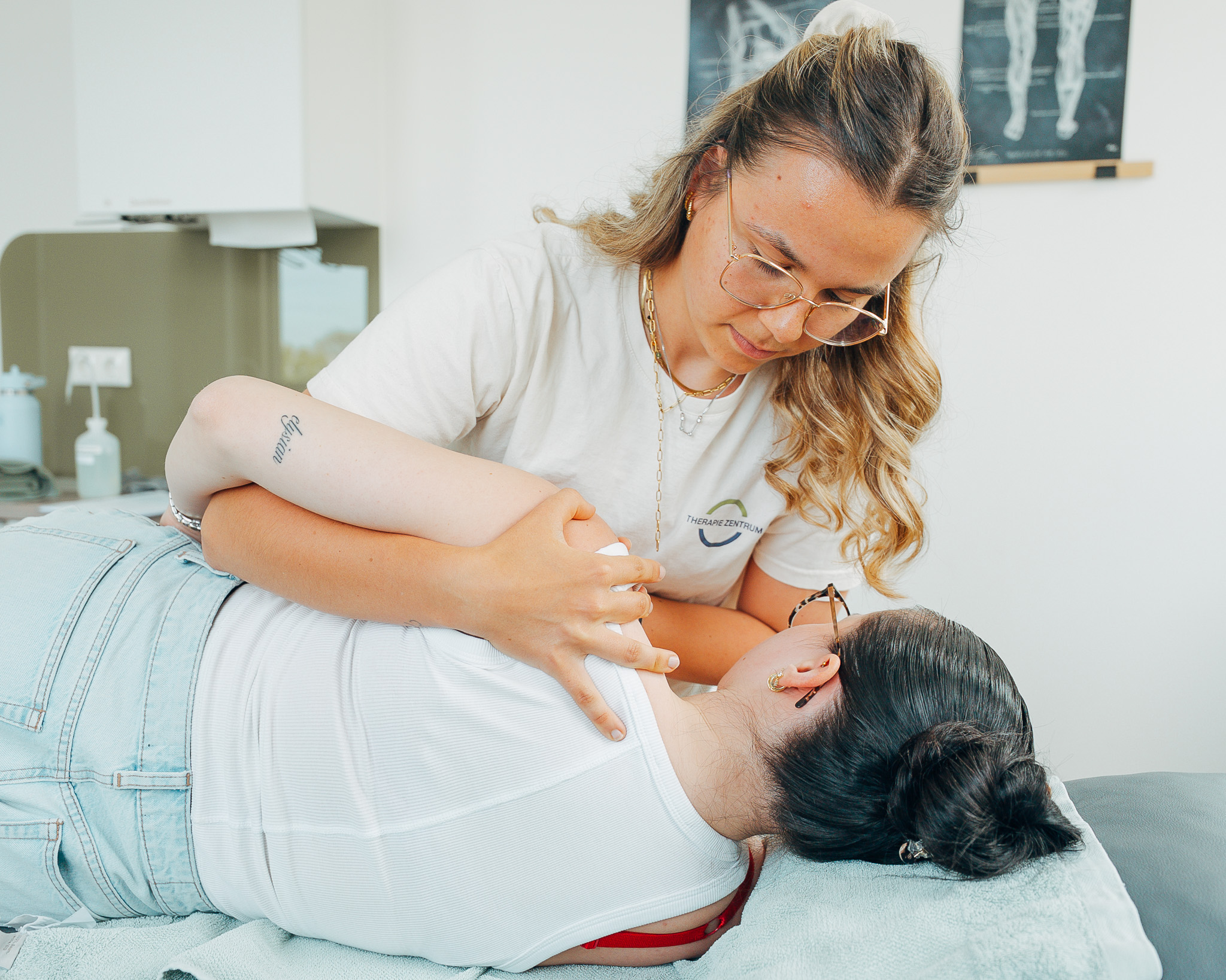 Physiotherapeutische Behandlung mit ergänzender physikalischer Therapie